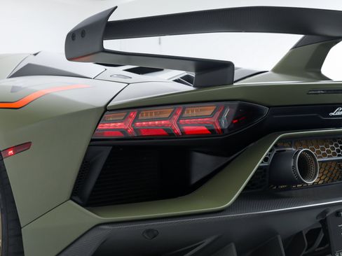 Used 2020 Lamborghini Aventador SVJ image 16