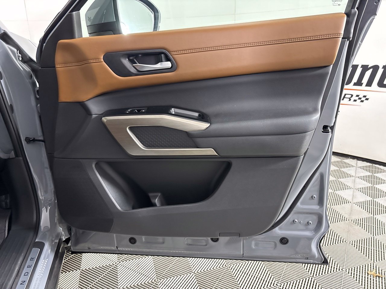 Used 2025 Nissan Pathfinder Platinum w/ Cargo Package FWD image 33