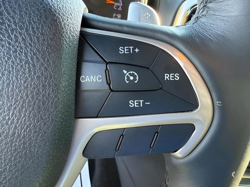 Used 2014 Jeep Grand Cherokee Overland AWD/4WD image 21