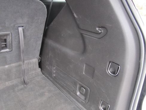 Used 2023 Chevrolet Traverse LT image 32