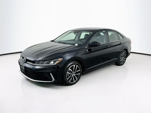 Used 2025 Volkswagen Jetta SE FWD image 3