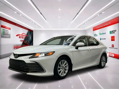 Used 2023 Toyota Camry LE FWD image 4