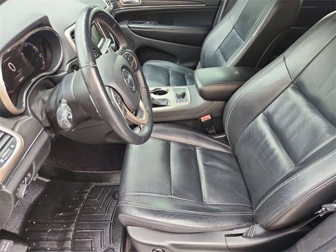 Used 2017 Jeep Grand Cherokee Limited image 18