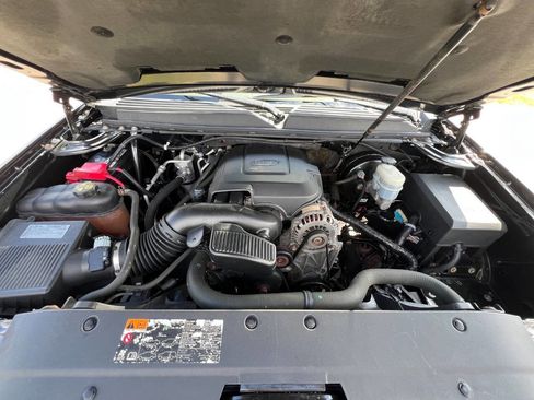 Used 2011 Chevrolet Suburban LT image 11