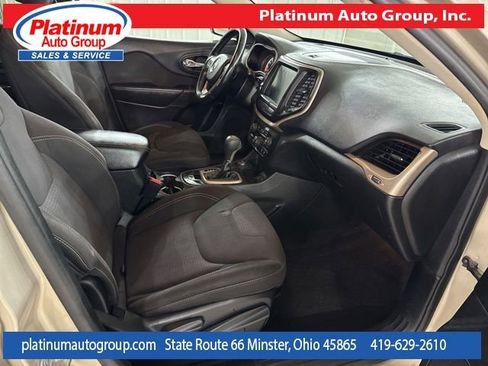 Used 2015 Jeep Cherokee Latitude w/ Comfort/Convenience Group image 35