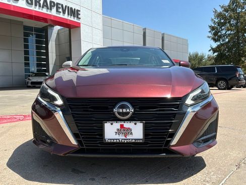 Used 2023 Nissan Altima 2.5 SV FWD image 3