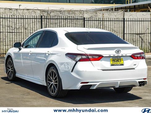 Used 2021 Toyota Camry SE w/ Carpet Mat Package (TMS) FWD image 6
