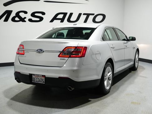 Used 2018 Ford Taurus SEL image 8