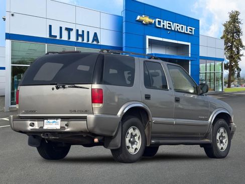 Used 2002 Chevrolet Blazer LS w/ Preferred Equipment Group AWD/4WD image 2