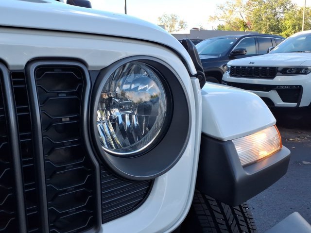 Certified 2025 Jeep Gladiator Sport w/ Premium Package AWD/4WD image 13