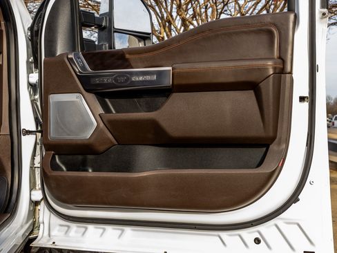 Used 2023 Ford F350 King Ranch w/ Chrome Package image 33