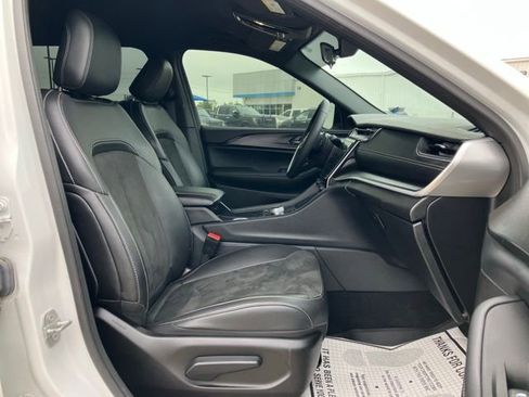 Used 2025 Jeep Grand Cherokee L Laredo RWD image 11