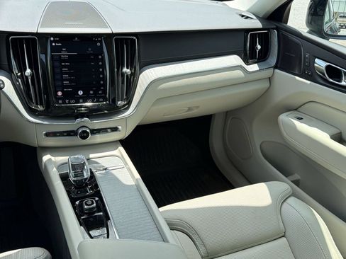Certified 2024 Volvo XC60 B5 Ultimate w/ Protection Package Premier AWD/4WD image 27