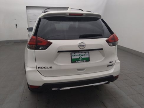 Used 2018 Nissan Rogue SV w/ Premium Package FWD image 6
