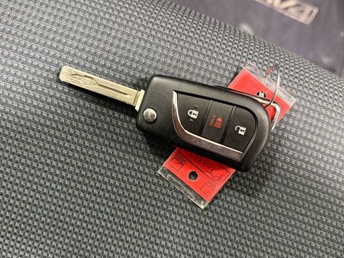 Certified 2021 Toyota RAV4 LE AWD/4WD image 30