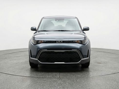 Used 2025 Kia Soul LX w/ LX Technology Package FWD image 2
