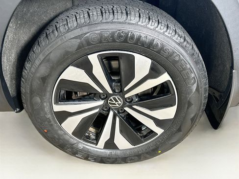 Used 2024 Volkswagen Atlas SE AWD/4WD image 11