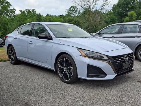 Used 2023 Nissan Altima 2.5 SR w/ SR Premium Package FWD image 1