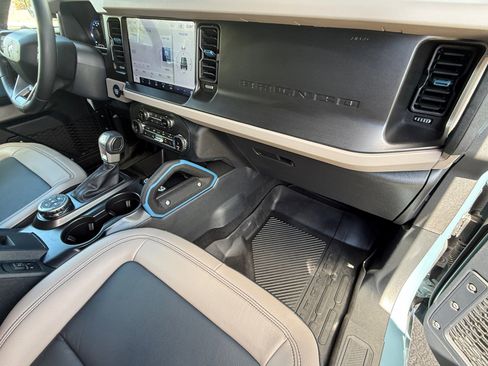 Used 2022 Ford Bronco Wildtrak image 11