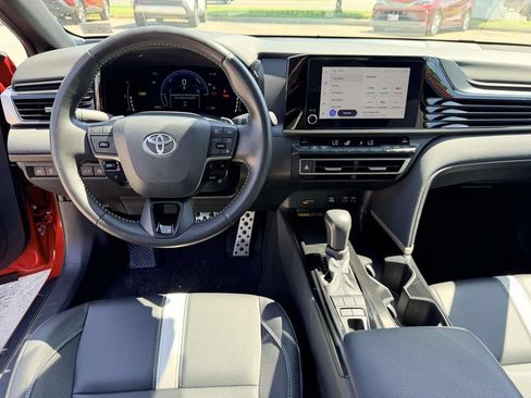 Used 2025 Toyota Camry SE w/ Convenience Package FWD image 2