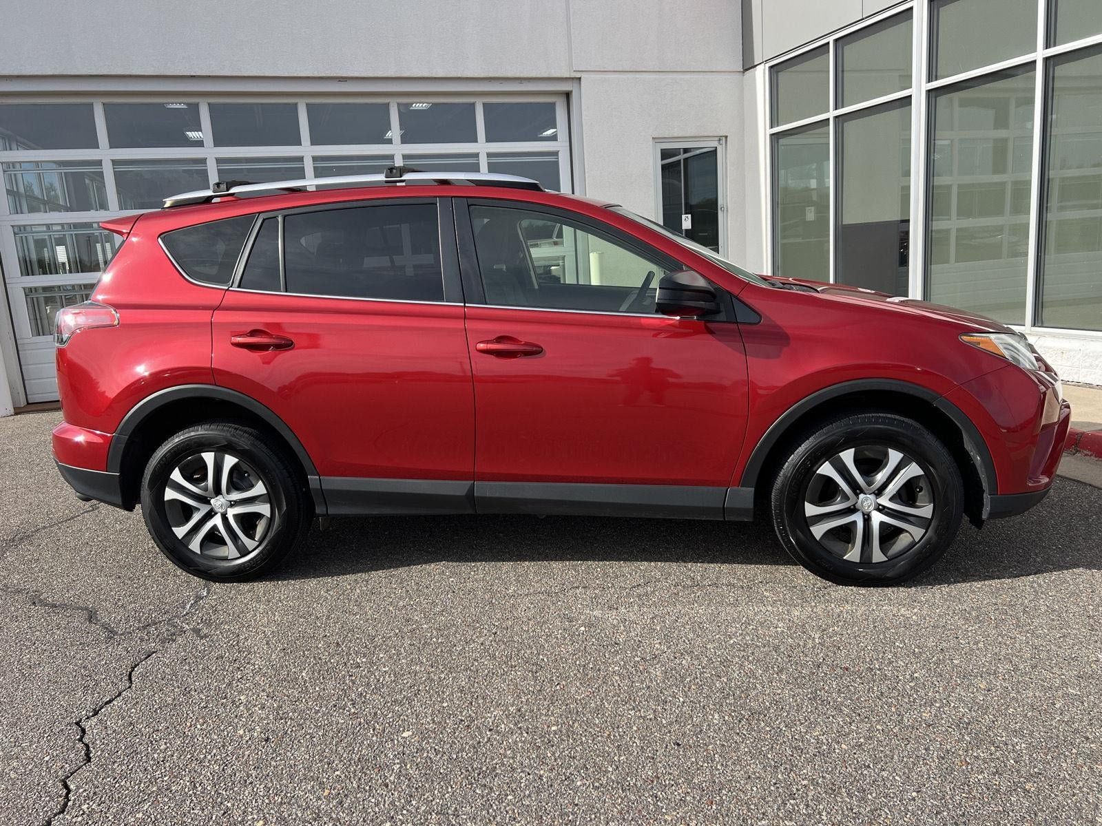 Used 2016 Toyota RAV4 LE AWD/4WD image 7