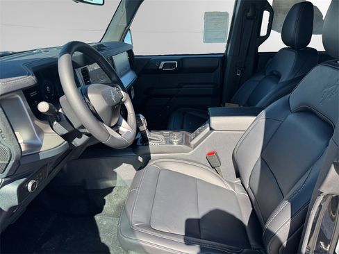 New 2025 Ford Bronco Outer Banks w/ Black Appearance Package image 13