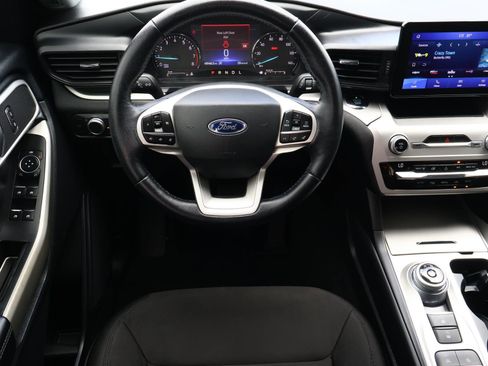 Used 2021 Ford Explorer XLT image 8
