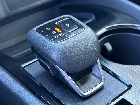 Used 2025 Nissan Rogue SV AWD/4WD image 22