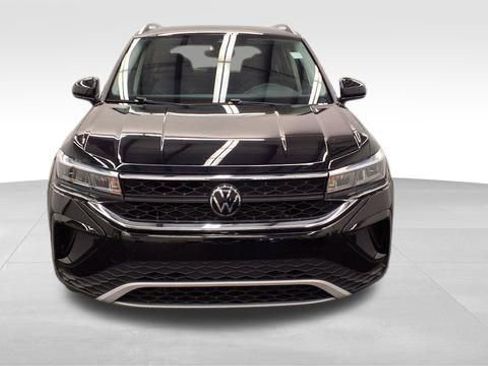 Used 2024 Volkswagen Taos SE image 2