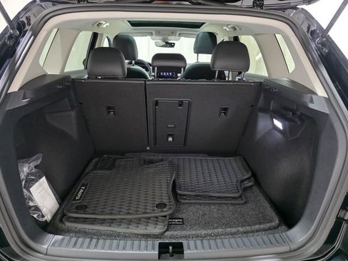 Used 2025 Volkswagen Taos SE w/ Panoramic Sunroof Package AWD/4WD image 38