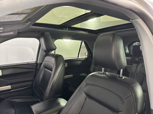 Used 2021 Ford Explorer XLT w/ Equipment Group 202A image 18