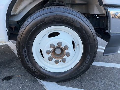 Used 2024 Ford E-450 and Econoline 450 Super Duty w/ Power Windows & Locks Group image 45