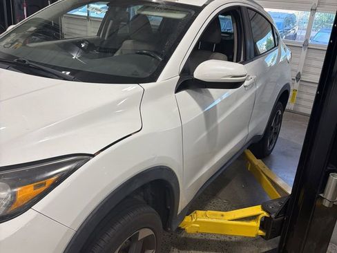 Used 2018 Honda HR-V EX-L image 2