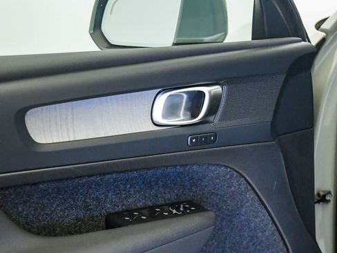 Certified 2025 Volvo XC40 B5 Core AWD/4WD image 24