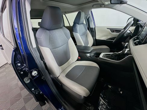 Used 2022 Toyota RAV4 XLE w/ Convenience Package image 28