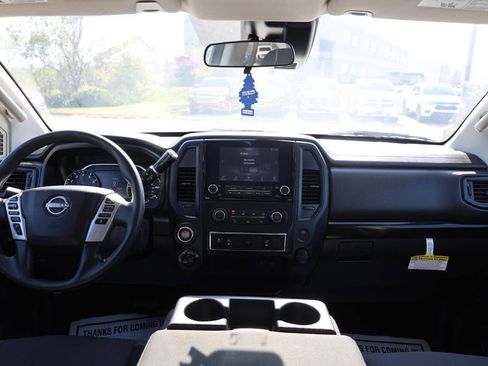 Used 2024 Nissan Titan SV image 14