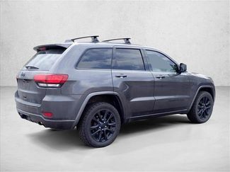 Used 2017 Jeep Grand Cherokee Altitude AWD/4WD video 3