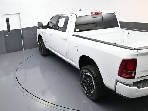 Used 2026 RAM 2500 Laramie AWD/4WD image 21