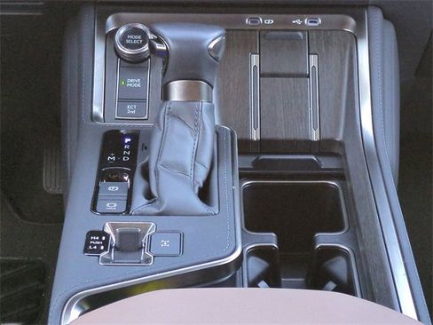 Used 2024 Lexus GX 550 image 22