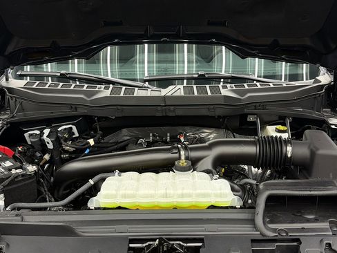 Used 2025 Ford F150 Lariat AWD/4WD image 19