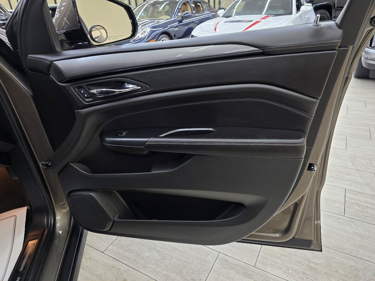 Used 2014 Cadillac SRX FWD image 37