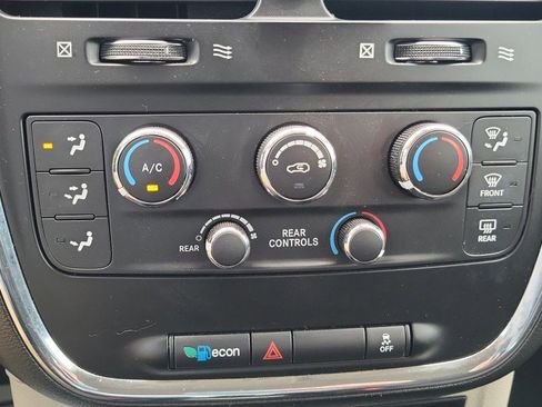 Used 2019 Dodge Grand Caravan SE w/ UConnect Hands-Free Group FWD image 29