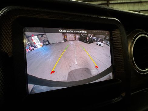 Used 2021 Jeep Wrangler Unlimited Sahara AWD/4WD image 30