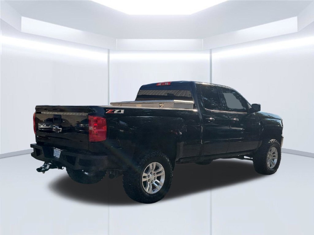 Used 2018 Chevrolet Silverado 1500 LT w/ Redline Edition AWD/4WD image 5
