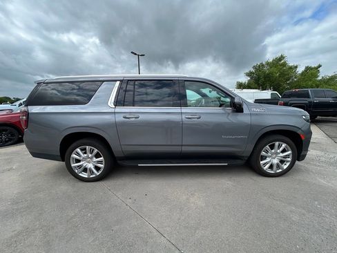Used 2021 Chevrolet Suburban High Country AWD/4WD image 4