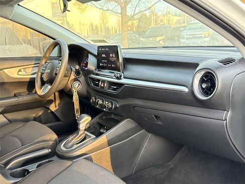 Used 2022 Kia Forte LXS w/ LXS Technology Package image 24