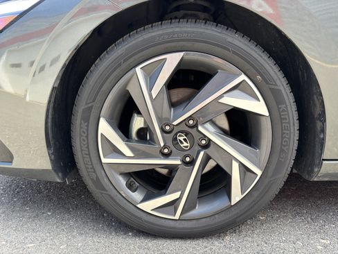 Used 2024 Hyundai Elantra Limited FWD image 11