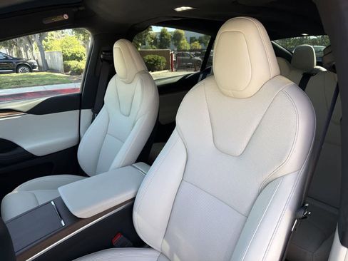 Used 2024 Tesla Model X image 27