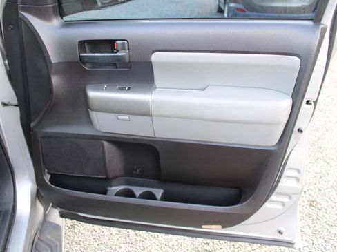 Used 2010 Toyota Sequoia SR5 AWD/4WD image 21