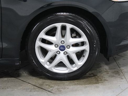 Used 2014 Ford Fusion SE FWD image 12